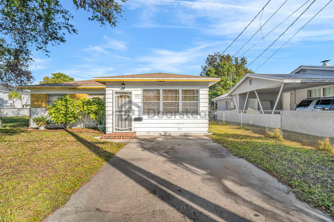 3913 W Cass St in Tampa, FL - Building Photo