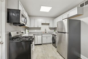 The Kensington in Huntsville, AL - Building Photo