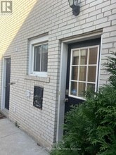 1040 Runningbrook Dr in Mississauga, ON - Building Photo - Building Photo