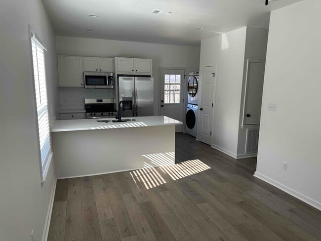 526 Bowser Rd, Unit Unit D