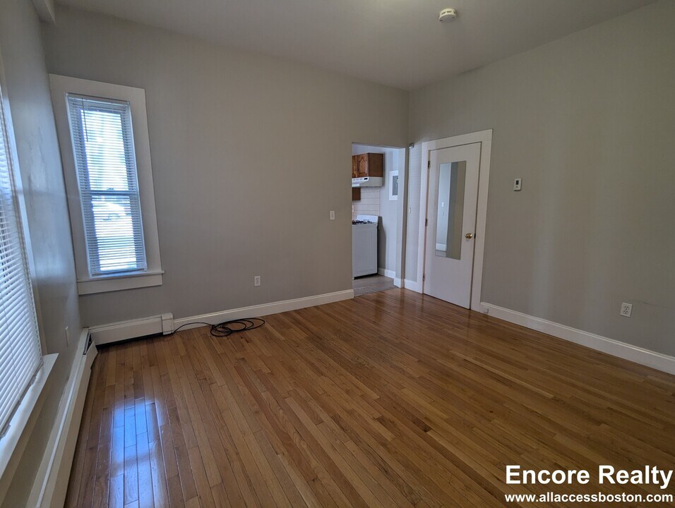 224 Banks St, Unit #220-2 in Cambridge, MA - Foto de edificio