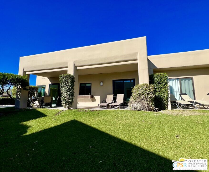 67112 W Chimayo Dr in Cathedral City, CA - Foto de edificio