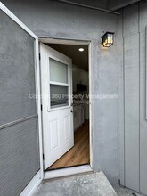 5762 Cedar Ave in Long Beach, CA - Building Photo - Building Photo