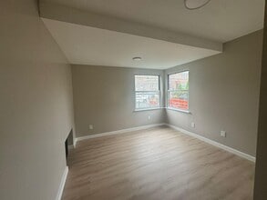 27-20 Humphreys St in Queens, NY - Building Photo - Building Photo
