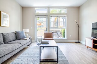 899 Morrison Park Dr in San Jose, CA - Building Photo