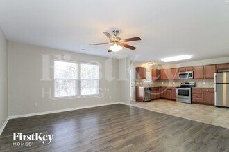 5615 Misty Hill Cir in Clemmons, NC - Building Photo - Building Photo