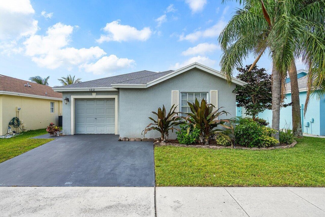 177 Heming Way in Boynton Beach, FL - Building Photo