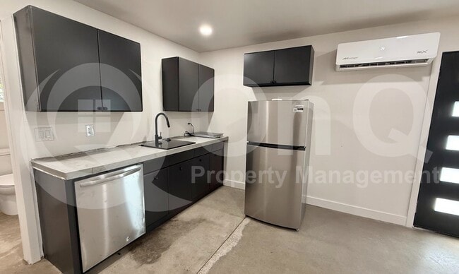 property at 523 W 14th St
