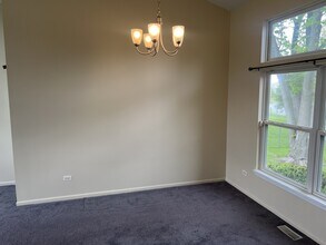 437 S Orchard Dr in Bolingbrook, IL - Building Photo - Building Photo