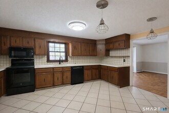 12 Hilltop Dr in Canton, CT - Building Photo - Building Photo