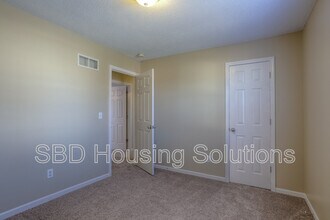 1129 NE Bryco Dr in Lee's Summit, MO - Building Photo - Building Photo