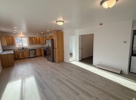 886 Wood St in Ogden, UT - Building Photo