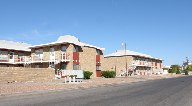 Villa Riviera Apartments in El Paso, TX - Building Photo - Building Photo