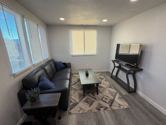 800 W 10th St in Cheyenne, WY - Foto de edificio - Building Photo