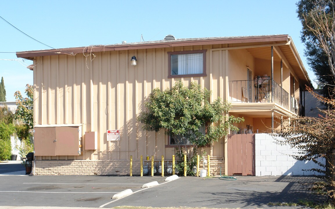 305 Chambers St in El Cajon, CA - Foto de edificio