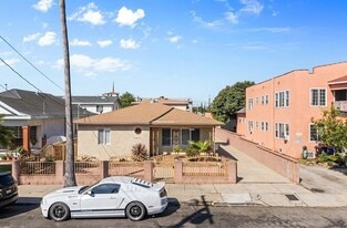 933 Island Ave in Wilmington, CA - Building Photo