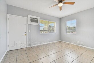 321 24th Ave N in St. Petersburg, FL - Foto de edificio - Building Photo