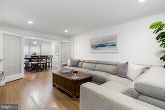9830 Meadow Valley Dr in Vienna, VA - Building Photo - Building Photo