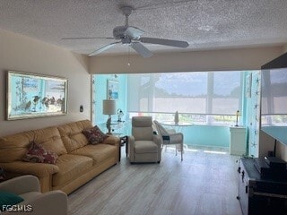 1700 Pine Valley Dr in Ft. Myers, FL - Foto de edificio - Building Photo
