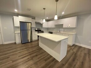 918 Providence Hwy in Dedham, MA - Foto de edificio - Building Photo