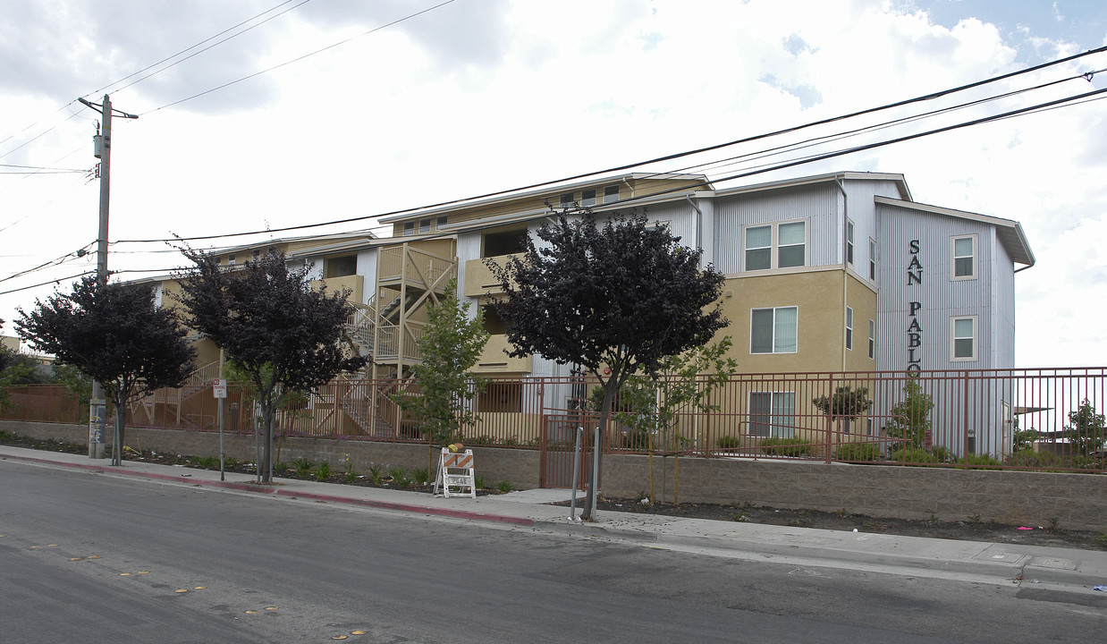 El Paseo Family in San Pablo, CA - Foto de edificio