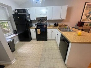 907 W Chatham St in Cary, NC - Building Photo - Building Photo