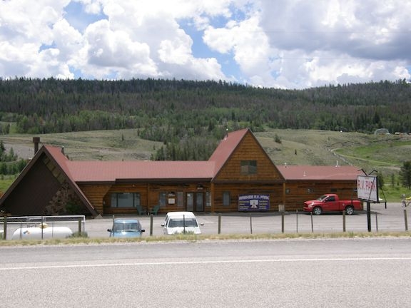 Rawhide Resort & RV Park in Dubois, WY - Foto de edificio