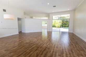 280 Landings Blvd in Weston, FL - Building Photo - Building Photo