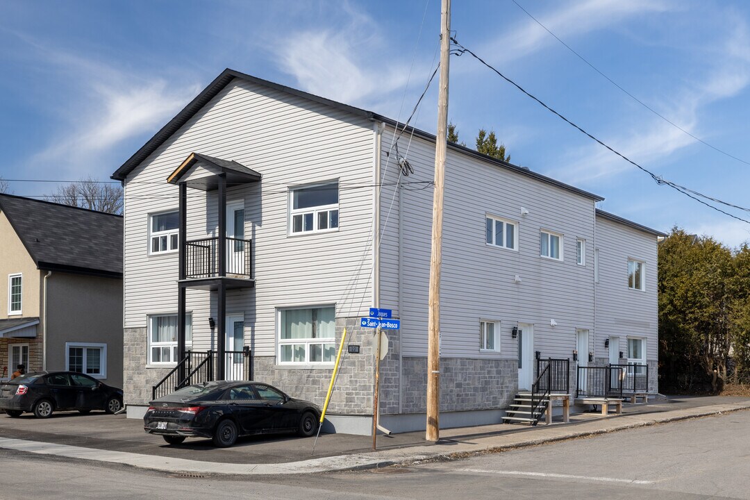 22 Saint-Jean-Bosco St in Gatineau, QC - Building Photo