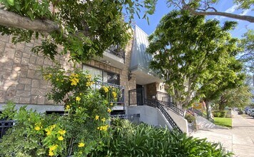 211 West Verdugo in Burbank, CA - Foto de edificio - Building Photo