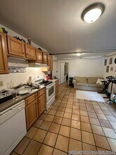 19 Egremont Rd, Unit A in Boston, MA - Foto de edificio - Building Photo