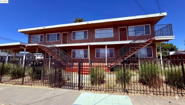 10100 Walnut St, Unit #3