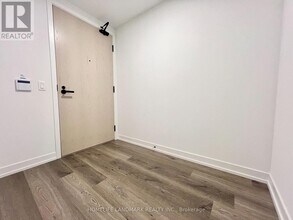 195 Commerce St in Vaughan, ON - Building Photo - Building Photo