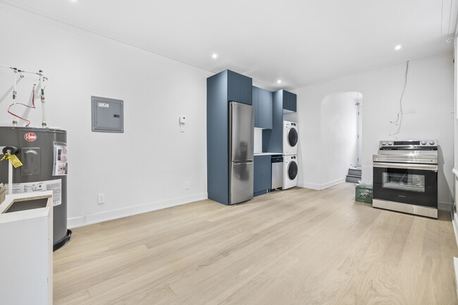 2068 Lincoln Av in Montréal, QC - Building Photo - Building Photo