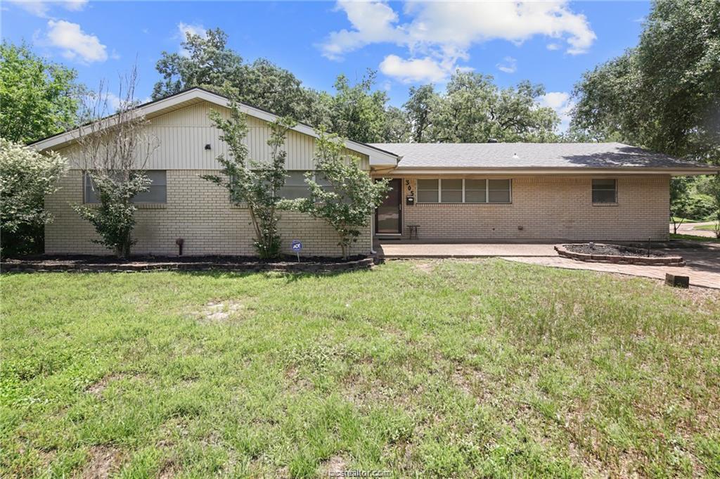 305 W Brookside Dr in Bryan, TX - Foto de edificio