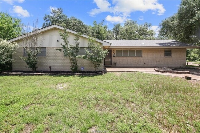 property at 305 W Brookside Dr