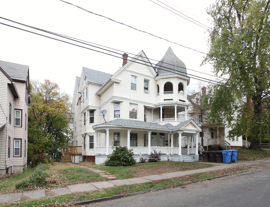 320-322 Chesnut St in New Britain, CT - Building Photo