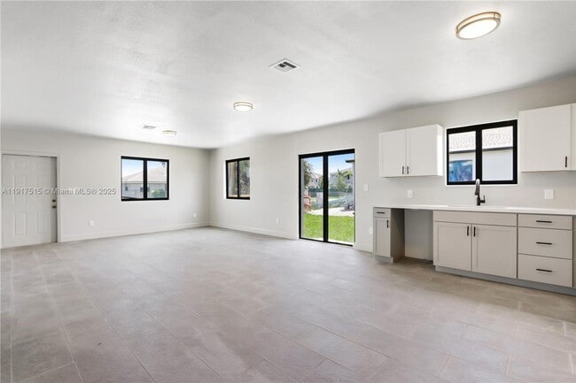 981 NW 4th Ave