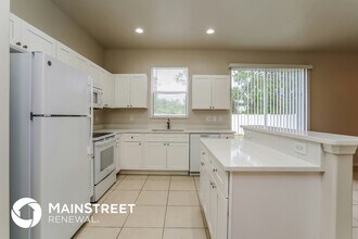 663 Chavers St E in Lehigh Acres, FL - Building Photo - Building Photo