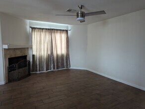 5038 S Rainbow Blvd in Las Vegas, NV - Foto de edificio - Building Photo