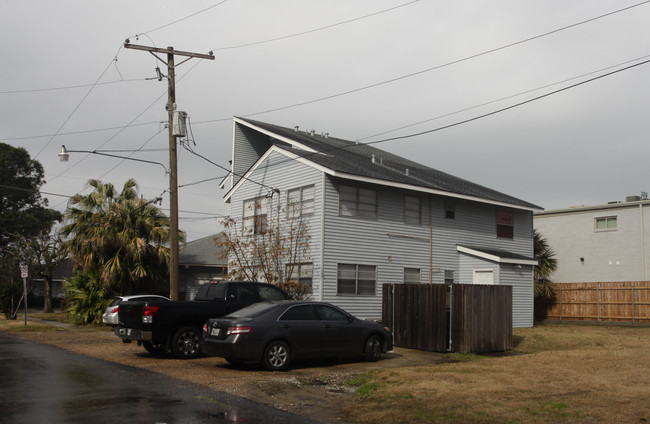 1325 Lake Ave in Metairie, LA - Foto de edificio - Building Photo