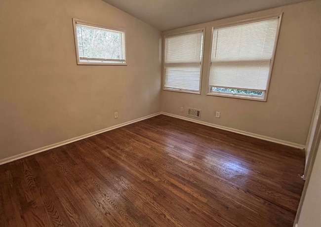 2950 Horse Shoe Dr in Atlanta, GA - Building Photo - Building Photo