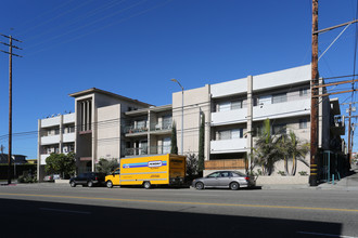 Villa Palms Apartments in Los Angeles, CA - Building Photo - Building Photo