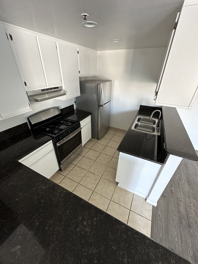 8722 Burton Way in Los Angeles, CA - Building Photo - Building Photo