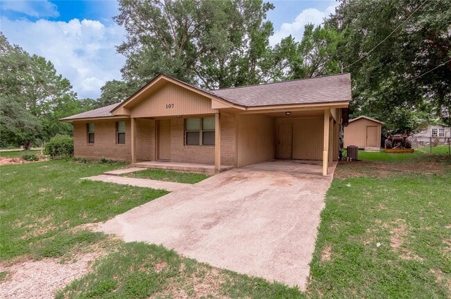 107 Town and Country Dr in Huntsville, TX - Building Photo - Building Photo