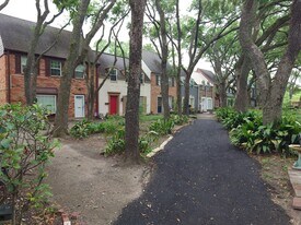 5215 Arboles Dr in Houston, TX - Building Photo