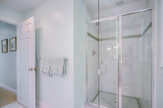 190 Coggeshall Ave in Newport, RI - Foto de edificio - Building Photo