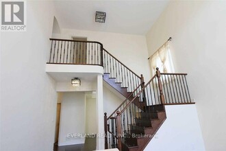 136 Mooney St in Bradford West Gwillimbury, ON - Building Photo - Building Photo