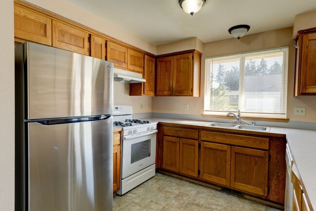 1518 NW 9th Pl in Oak Harbor, WA - Building Photo - Building Photo