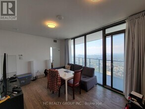 11 Wellesley St W in Toronto, ON - Building Photo - Building Photo